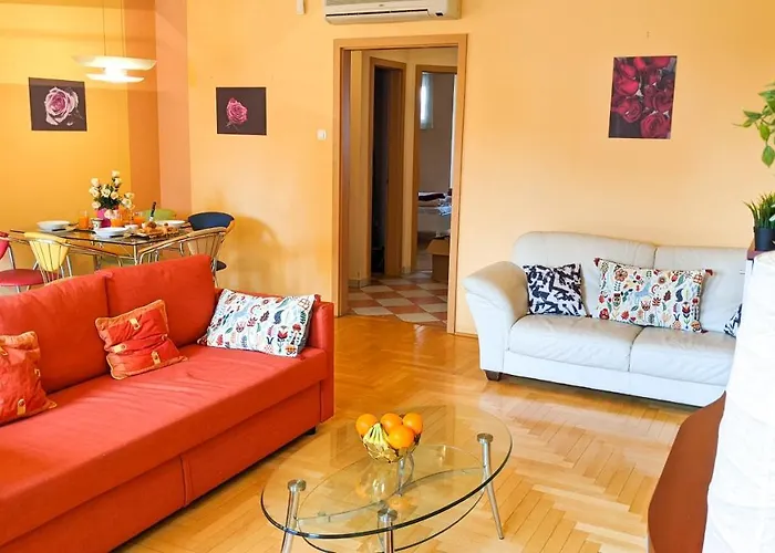 MODERN CONDO IN HEART Of DOWNTOWN BP w BALCONY