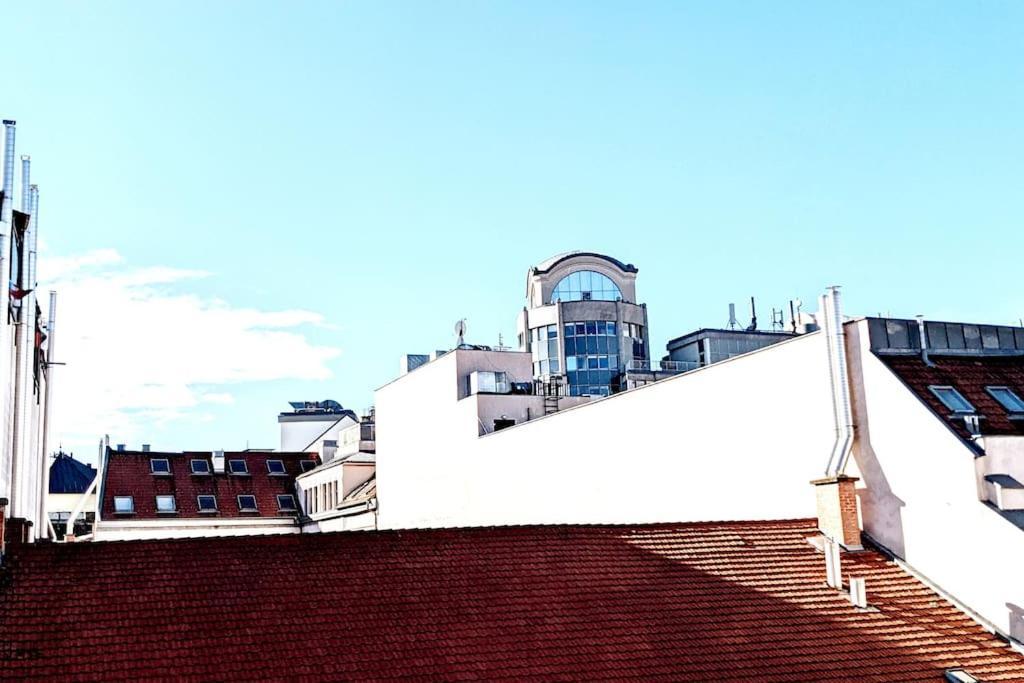 Skytop Modern In Heart Of Downtown Budapest